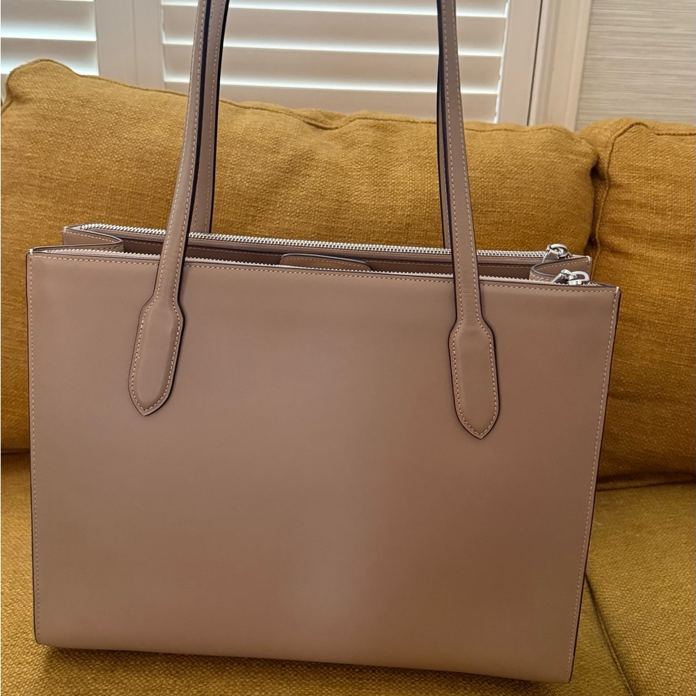 Large COACH Beige Leather Tote with Embossed 'C' - Picture 3 of 6